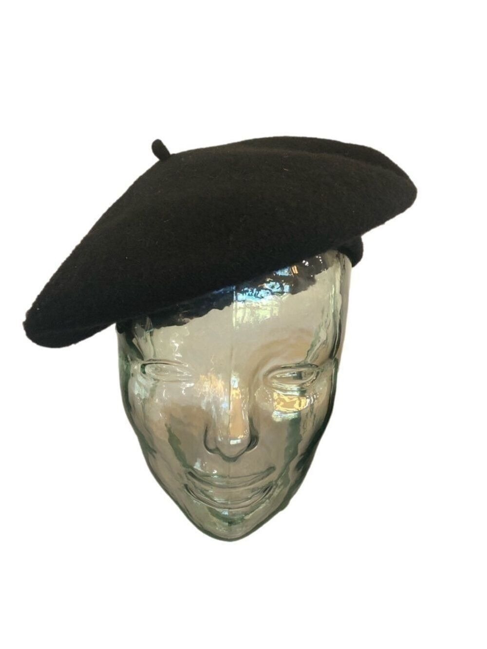 Black beret. Unisex.